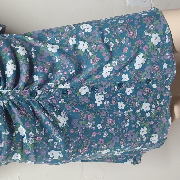 Live To Be Spoiled floral button up front size XL - Picture 4 of 7